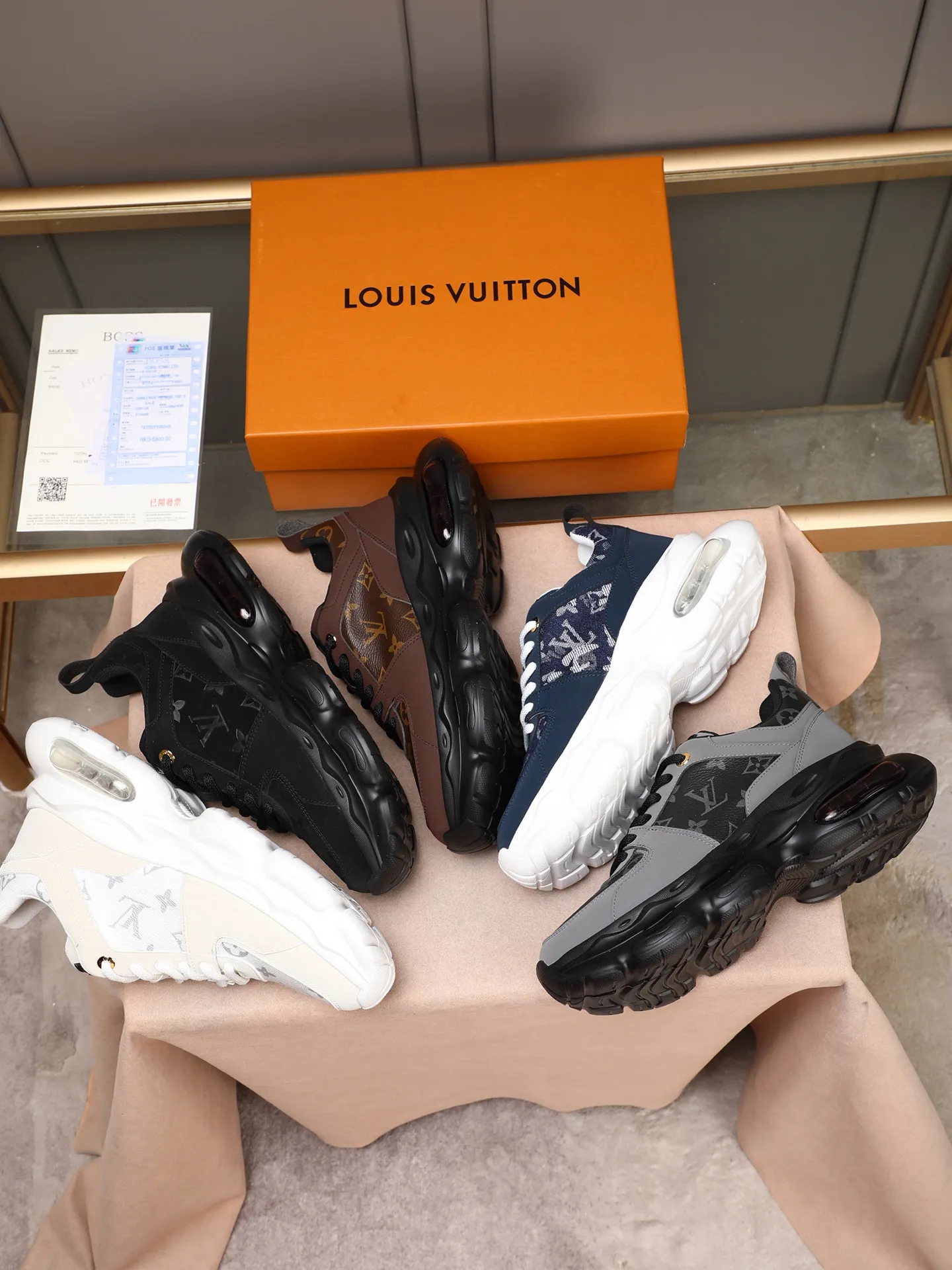 Men's shoes 💰460 [LV] Made of imported L special materials spliced ​​with cowhide and comfortable mesh lining. Private molded foam air cushion outsole, super light and comfortable on the feet! Perfect last shape, generous and fashionable design, 5 colors available! Code number: 38–44 (45 customized